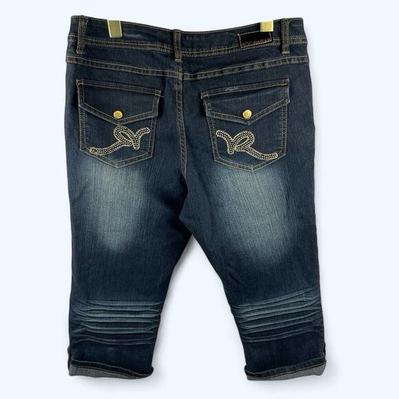 Rocawear Ladies Skimmer Stretch Bermuda Shorts Size 11 NWT - Picture 1 of 2